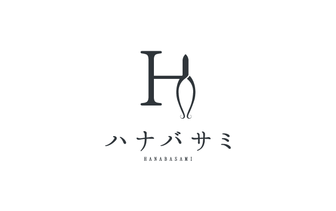 小売業と高級感/気品と黒のロゴ